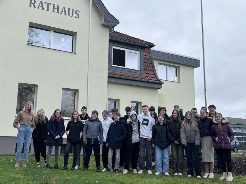 Jahrgang 7 zu Gast im Hattorfer Rathaus