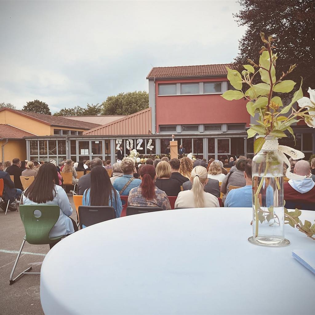 Wir feiern unsere Abgängerinnen und Abgänger 