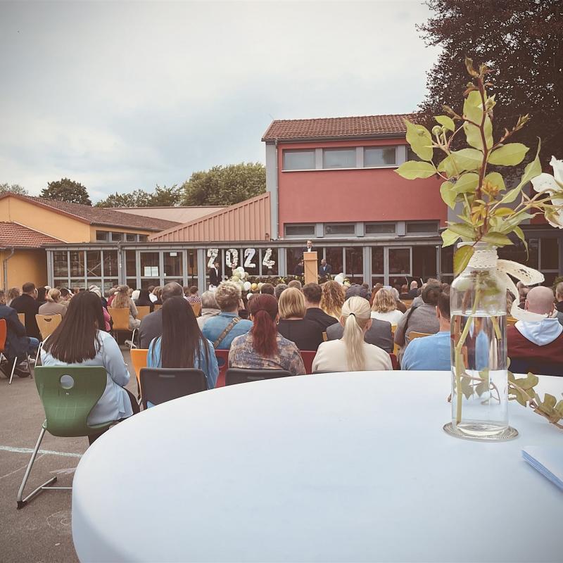 Wir feiern unsere Abgängerinnen und Abgänger 